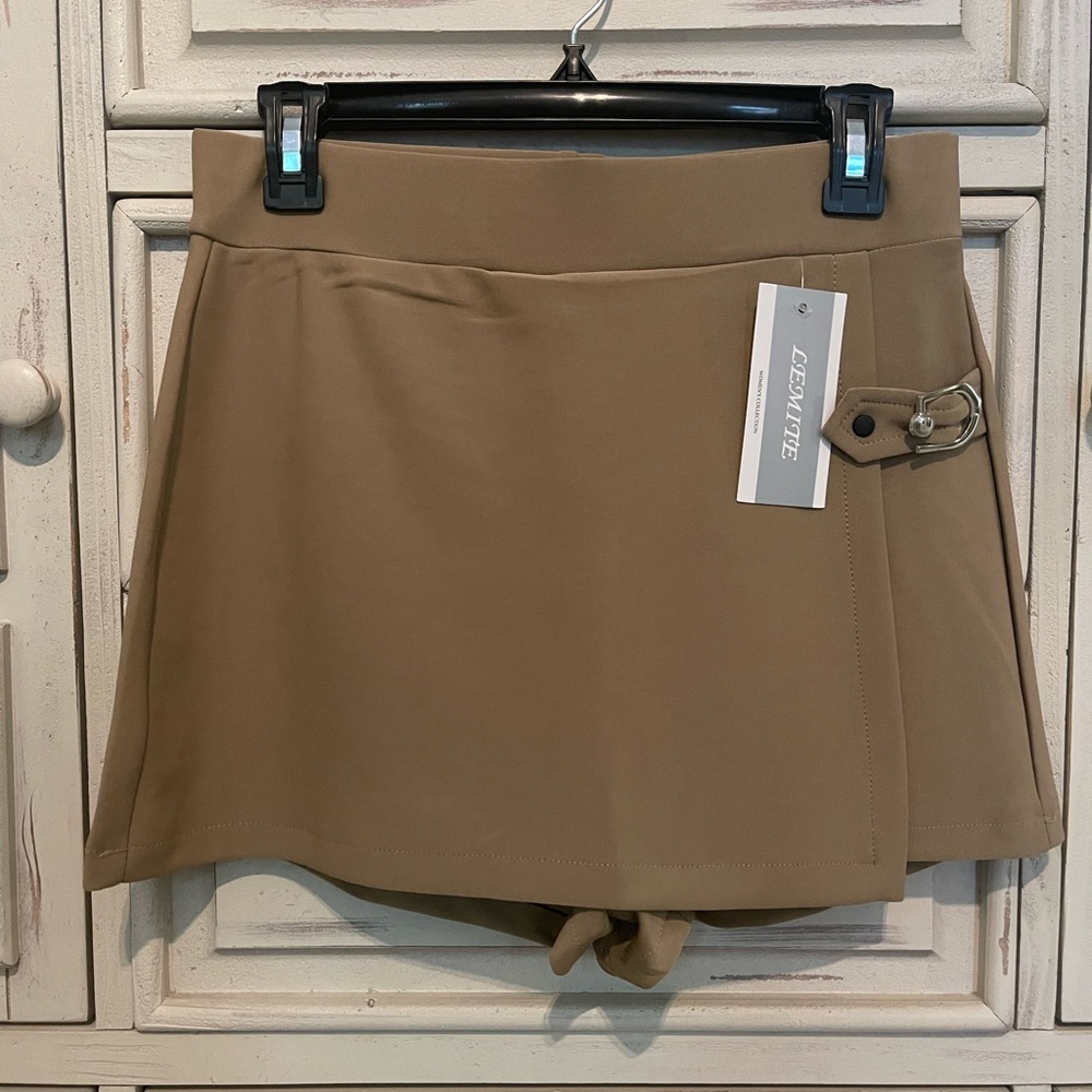 Brand new tan skort